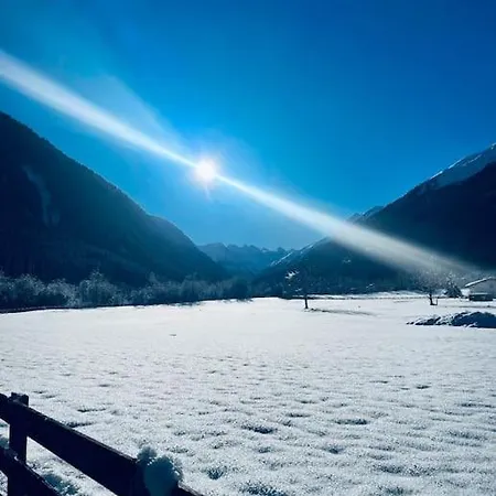 Haus Alpenrose * Нойштифт-им-Штубайталь